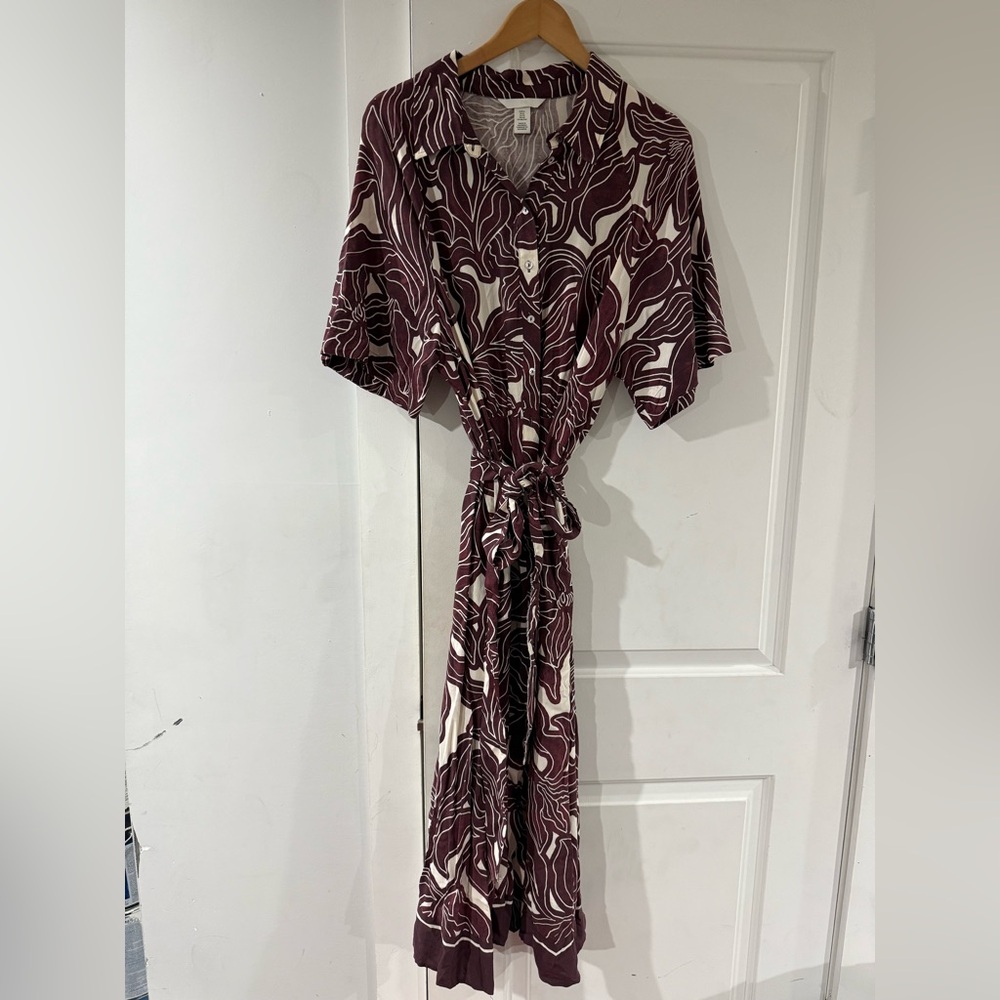 Elegant Maroon and White Women's Maxi Short Sleeve Dress